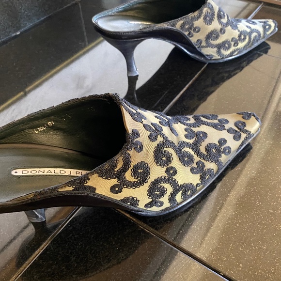 Donald J. Pliner (Made in the Mountains of Italy) - Picture 1 of 10